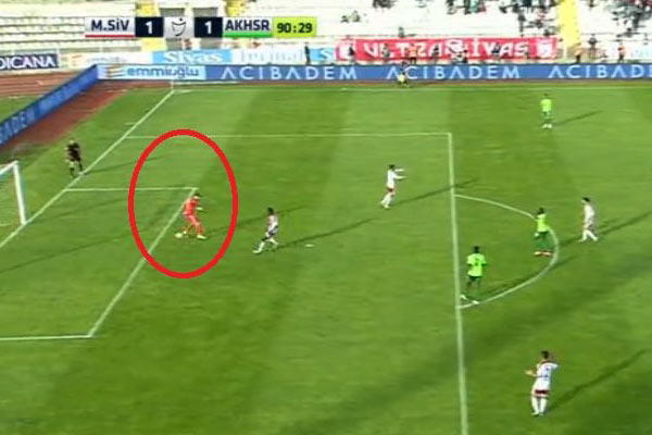 Sivasspor'u kalecisi yaktı