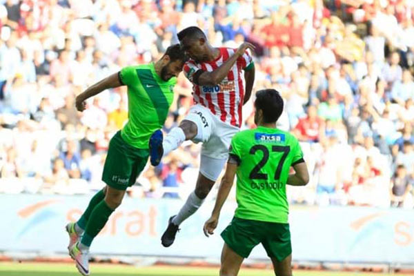 Eto’o takımını kurtardı