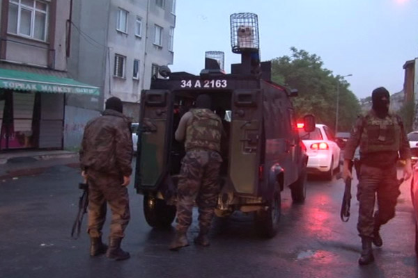 İstanbul’da şafak operasyonu
