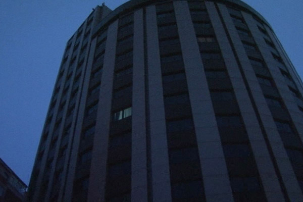 Otelin 10. katından atlayarak intihar etti