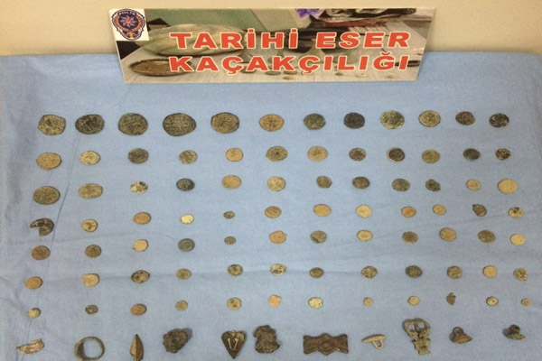 105 parça tarihi eserle yakalandılar