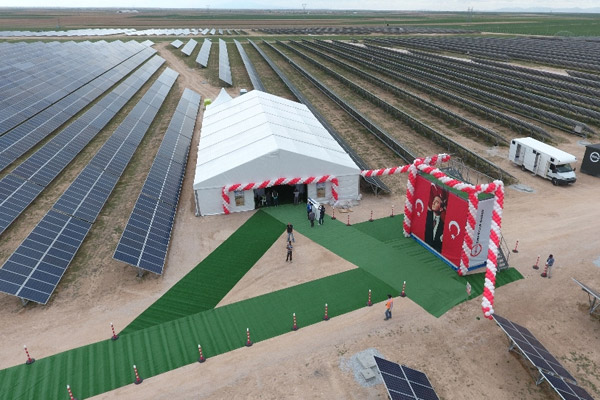 Türkiye’nin en büyük güneş enerji santrali açıldı