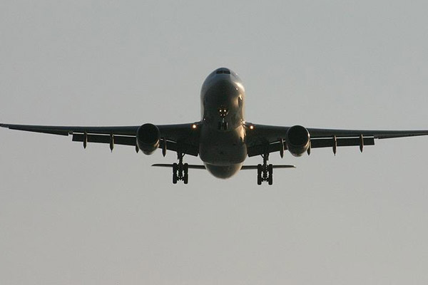 Türbülansa giren uçakta 31 kişi yaralandı