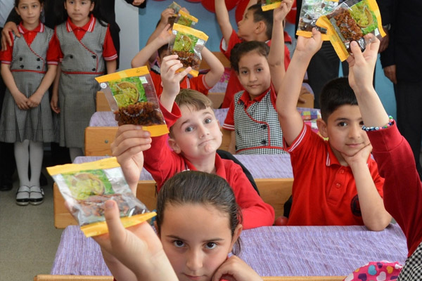 Okullarda kuru üzüm dağıtımı başladı