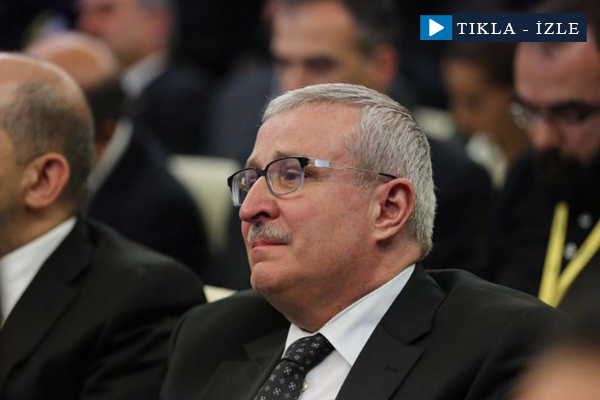 Davutoğlu'nun konuşmasında gözyaşlarını tutamadı