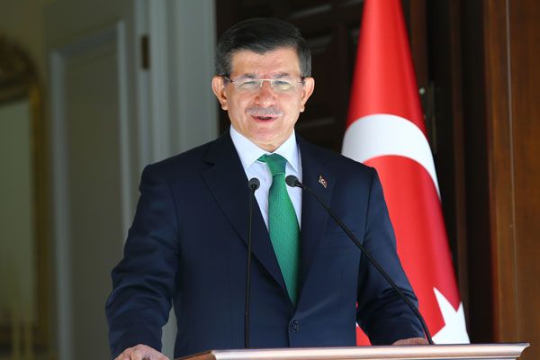 AK Parti'den Davutoğlu'na sansür