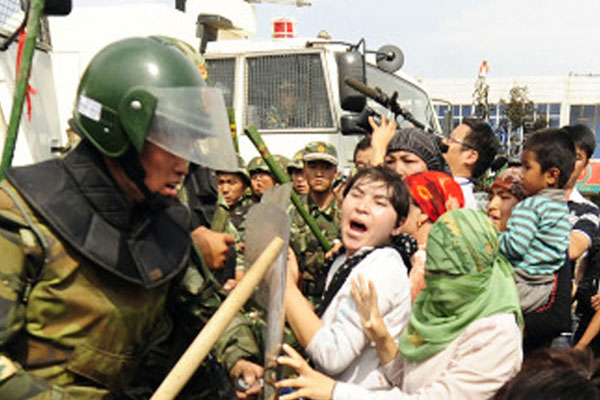 Dini film izledikleri için tutuklandılar