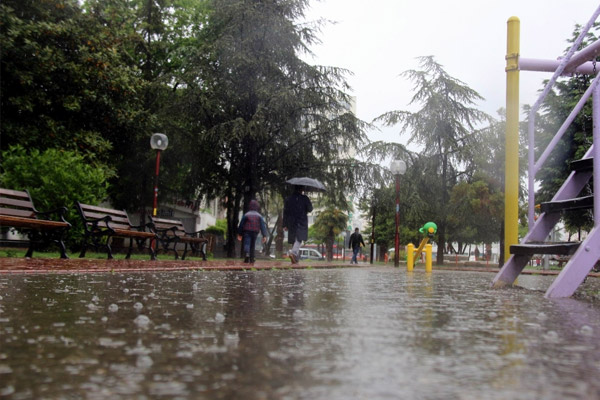 1 gecede 1 aylık yağış düştü
