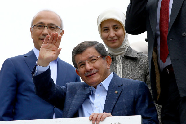 Davutoğlu'nu Konya'da hemşerileri karşıladı
