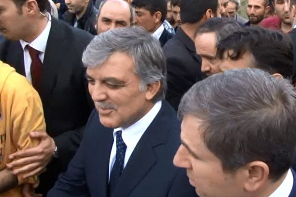 Gül ’olağanüstü kurultay’ sorularını yanıtsız bıraktı