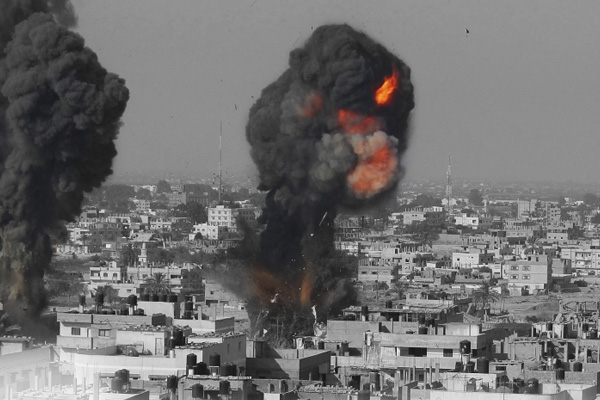 İsrail Gazze'ye saldırıyor