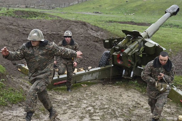 Azerbaycan'dan Ermenistan 'tatbikatı'