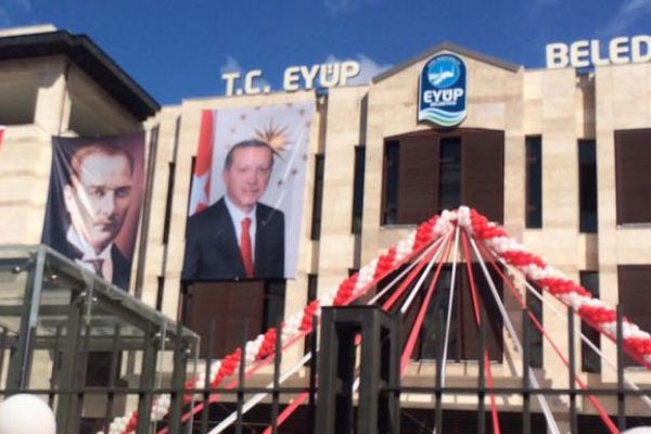 Davutoğlu'nun posteri asılmadı