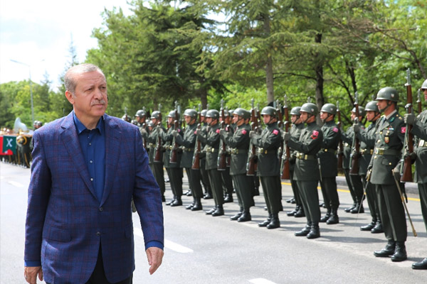 Erdoğan 2. Ordu Komutanlığını ziyaret etti