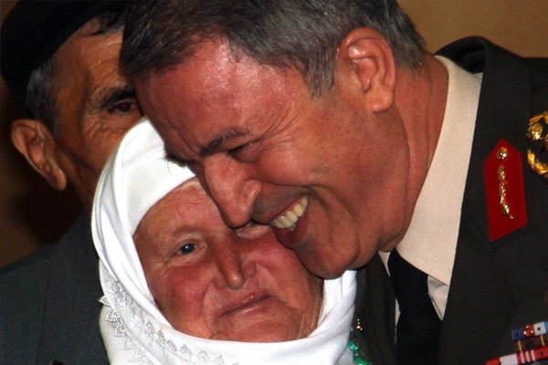 Orgeneral Akar’dan anneler günü mesajı