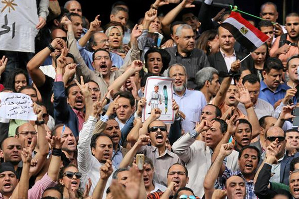 Mısır'da 3 gazeteciye idam kararı