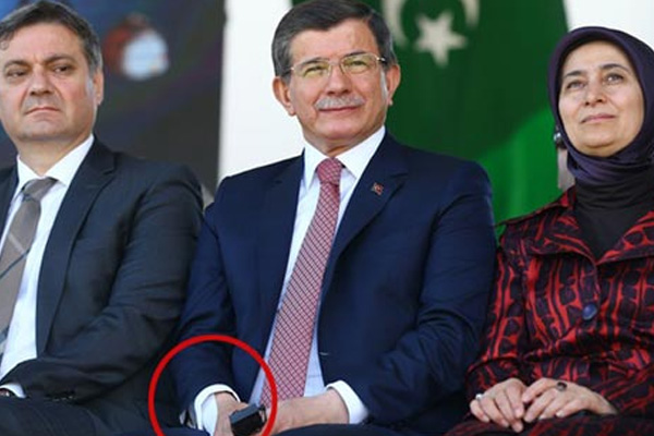 Davutoğlu’nun elinde neden bandaj var?