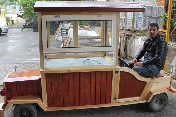 Kira fazla gelince 'mobil dükkan' tasarladı