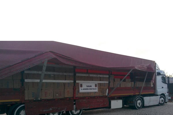 300 bin paket kaçak sigara ele geçirildi