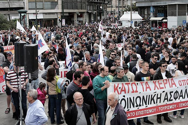 Yunanistan'da vergi ve emeklilik ortalığı karıştırdı