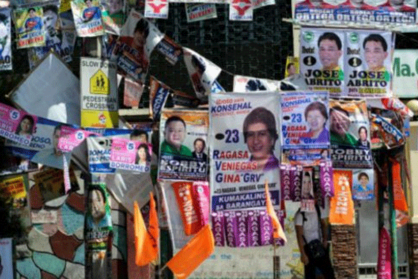 Filipinler'de sandık için 100 bin polis görevde