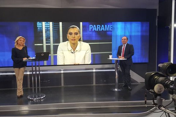 Yeni Başbakan'a 'Ay' benzetmesi