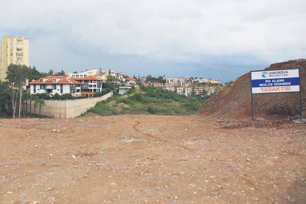 Adana'da 'Gezi parkı' yapmak için yüzlerce ağaç kesildi