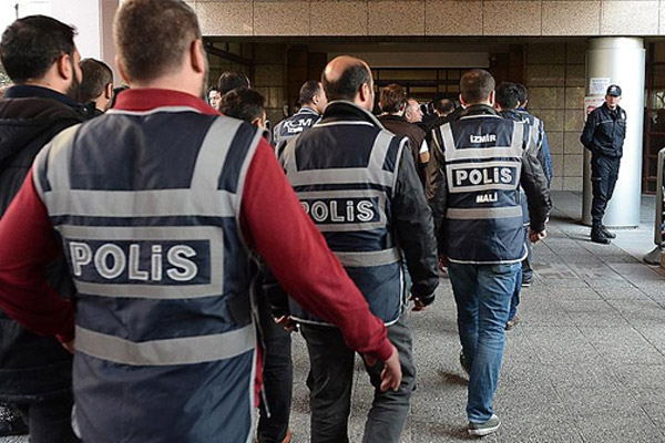 'FETÖ' operasyonlarında 689 kişi tutuklandı