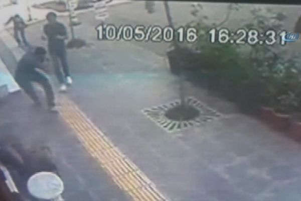 Saldırının ardından yaşanan panik kamerada