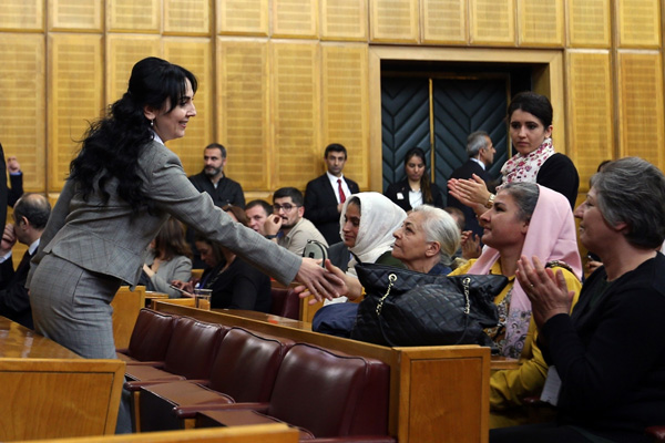 PKK'lıların anneleri HDP grubunda ağırlandı