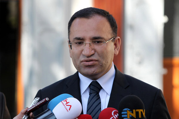 Bozdağ, Hürriyet'in IŞİD manşetini yalanladı