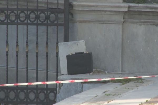 Dolmabahçe'de polis alarma geçti
