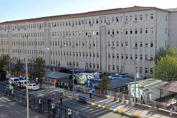 Diyarbakır Adliyesi önünde eylem yasağı