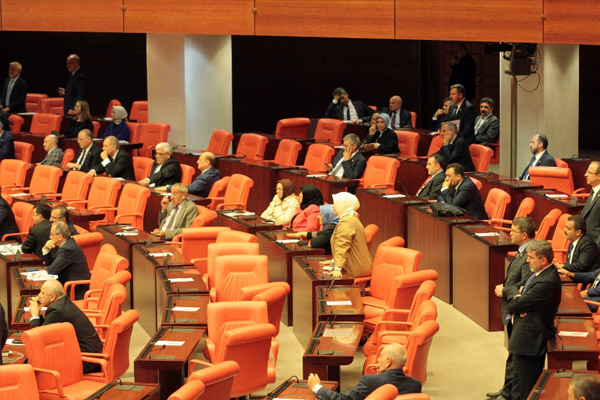 Toplantı yeter sayısı bulunamayınca oturum kapandı