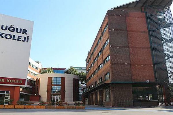 Uğur Koleji öğretmenlerinden öğrencilere mesaj
