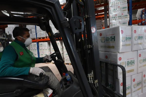 İHH’dan evde bakıma muhtaç ailelere destek