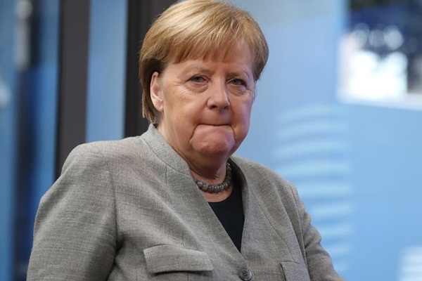 Merkel'e aşı yapan doktorun koronavirüs testi pozitif çıktı