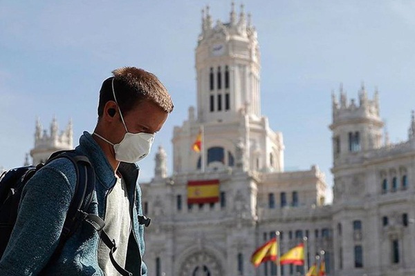 Almanya'da ikiden fazla kişinin bir araya gelmesi yasaklandı