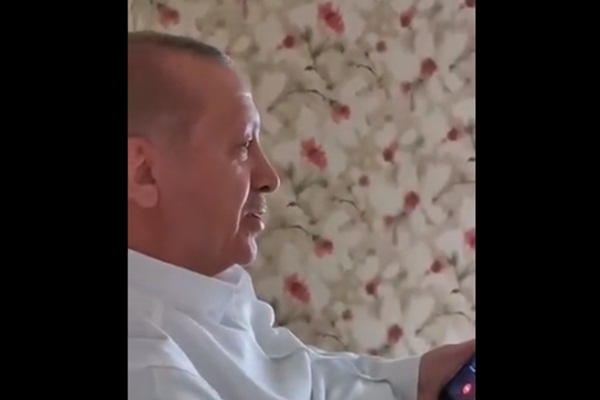 Erdoğan, Miraç Kandili'ni tebrik eden Esma Çökmen'le telefonda görüştü