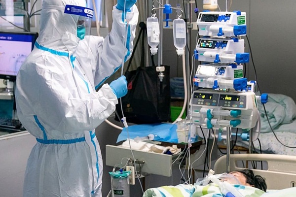 18 yaşındaki genç, koronavirüsten hayatını kaybetti