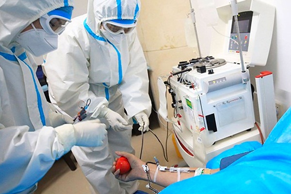 Fransız doktor koronavirüs dehşetini anlattı: Konuşarak geliyorlar 2 saat sonra boğuluyorlar