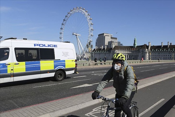 İngiltere'de sokağa çıkmaya sınırlama getirildi