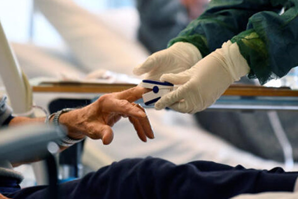 Bilim insanlarından koronavirüs uyarısı: Belirti göstermese bile ortaya çıkabilir