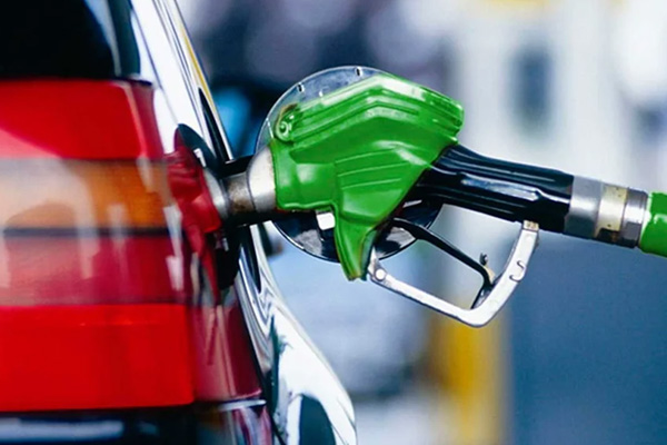 Benzine bir indirim daha