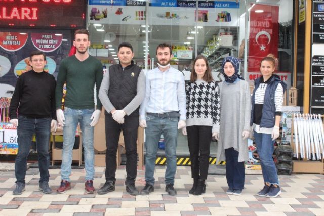 Korona nedeniyle evden çıkamayan çocuklara oyun gurubu ve oyuncak hizmeti