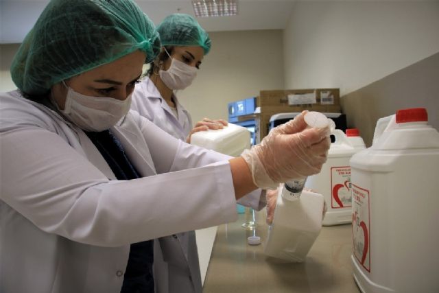 Depremin yükünü alan Şehir Hastanesinde maske ve dezenfektan üretimi başladı