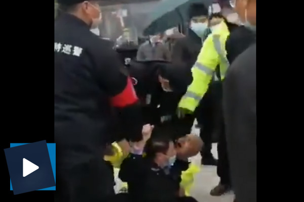 Çinli polisler, Hubey eyaletindeki polisleri darp edip gözaltına aldı