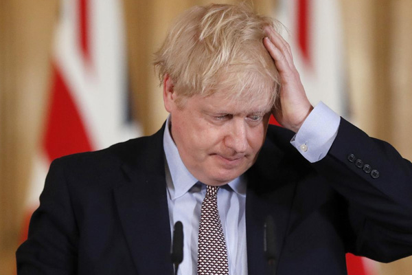 İngiliz basınında ''Johnson'' yankısı: Koronavirüs, hükümeti kalbinden vurdu