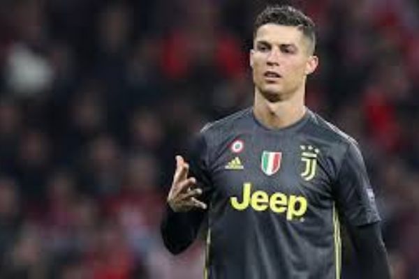 Cristiano Ronaldo'dan 'evde kal' çağrısı