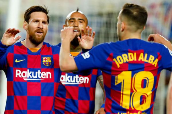 Barcelona  sporcularının maaşlarında kesinti yaptı